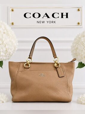 Coach Tan Leather Shoulder Bag with Gold Hardware Brooke Carryall w strap